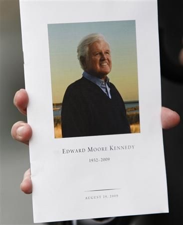 Nước Mỹ tiễn biệt "con sư tử của Thượng viện" - 1