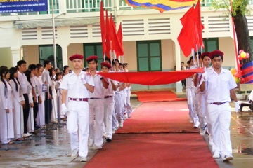 Chủ tịch nước đánh trống khai giảng năm học 2009 - 2010 - 2 Chủ tịch nước đánh trống khai giảng năm học 2009 - 2010 - 2