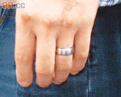 Lê Minh im lặng trước tin đồn kết hôn - 4