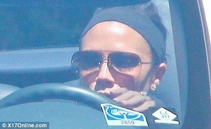 “Bà Beck” để mặt “mộc” đi tập thể dục - 3