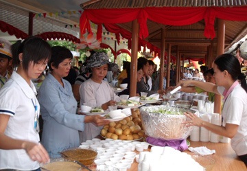 Đại tiệc chay miễn phí trong Đại lễ Vu Lan - 2 Đại tiệc chay miễn phí trong Đại lễ Vu Lan - 2