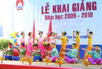 Chủ tịch nước đánh trống khai giảng năm học 2009 - 2010 - 5 Chủ tịch nước đánh trống khai giảng năm học 2009 - 2010 - 5