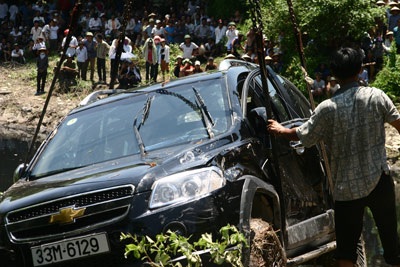 Tạm giam tài xế ô tô lao xuống sông Nhuệ - 1 Tạm giam tài xế ô tô lao xuống sông Nhuệ - 1