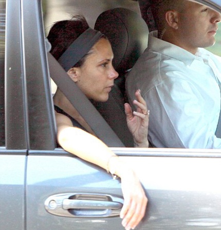 “Bà Beck” để mặt “mộc” đi tập thể dục - 2