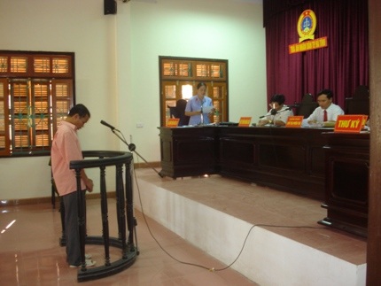 Dựng vụ cướp giả để trộm tiền của cửa hàng xăng dầu - 1