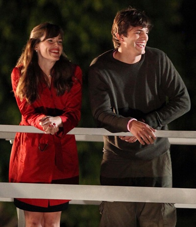 Jennifer Garner tình tứ bên “đàn em” Ashton Kutcher - 6 Jennifer Garner tình tứ bên “đàn em” Ashton Kutcher - 6