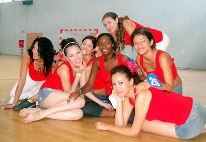 Thí sinh Hoa hậu Siêu quốc gia tập múa ba -lê - 7