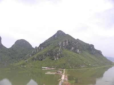 Chùm ảnh: Vẻ đẹp hoang sơ của hồ Quan Sơn - 3 Chùm ảnh: Vẻ đẹp hoang sơ của hồ Quan Sơn - 3