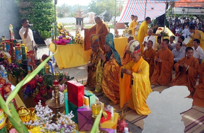 Đại lễ cầu siêu và tri ân người có công nhân dịp Quốc khánh - 4 Đại lễ cầu siêu và tri ân người có công nhân dịp Quốc khánh - 4
