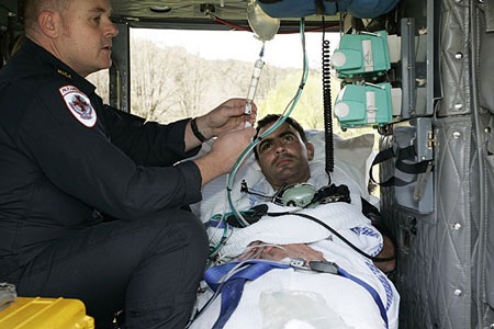 Australia tìm thấy bộ trưởng mất tích trên núi - 1