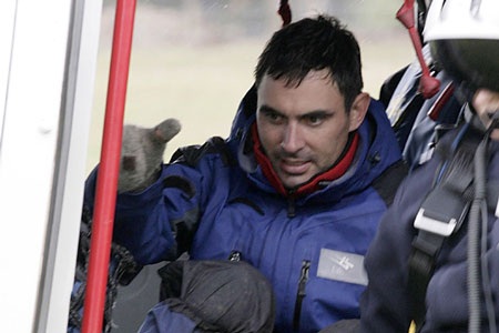 Australia tìm thấy bộ trưởng mất tích trên núi - 3