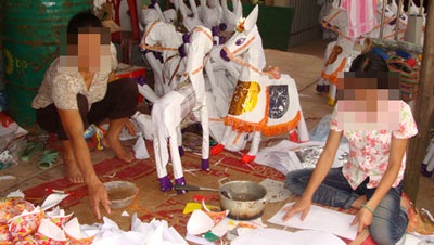 Đại gia Hà Nội “đốt” 400 triệu đồng 1 đêm cúng... Hà Bá - 2 Đại gia Hà Nội “đốt” 400 triệu đồng 1 đêm cúng... Hà Bá - 2