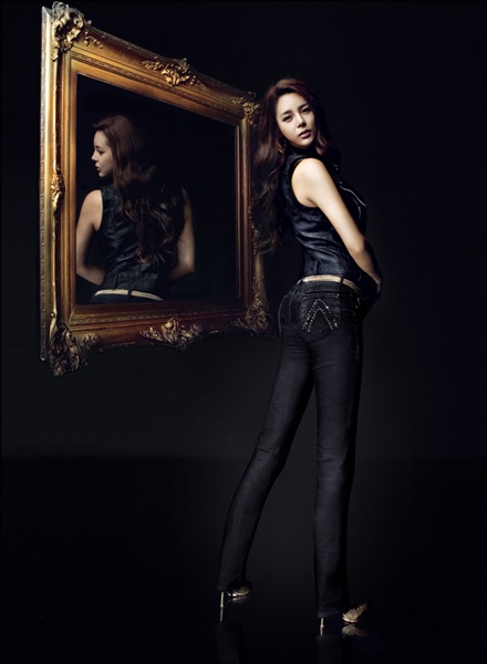 Hoa hậu “dao kéo” Park Shi Yeon khoe “chân dài” - 4