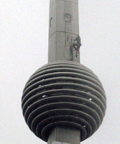 "Người nhện" tay không chinh phục tháp đôi Petronas - 1 "Người nhện" tay không chinh phục tháp đôi Petronas - 1