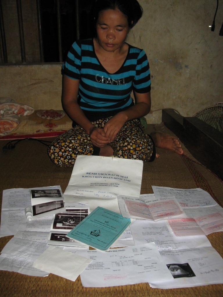 Khốn cùng gia cảnh mẹ goá, con côi  - 1