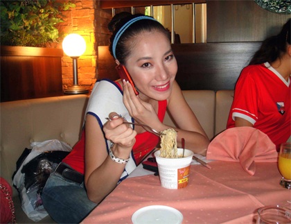 Người đẹp Bahamas bị ngất xỉu - 4 Người đẹp Bahamas bị ngất xỉu - 4