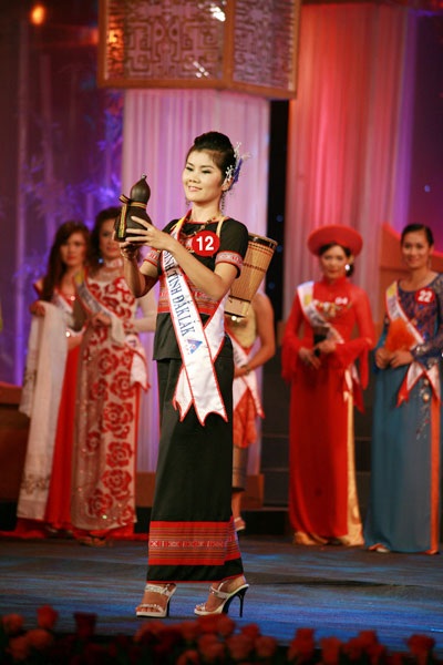 Ấn tượng từ những “quý bà” đẹp lớn tuổi - 12 Ấn tượng từ những “quý bà” đẹp lớn tuổi - 12