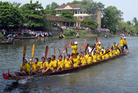“Dậy sóng” đua thuyền mừng Tết Độc lập - 7