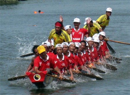 “Dậy sóng” đua thuyền mừng Tết Độc lập - 5