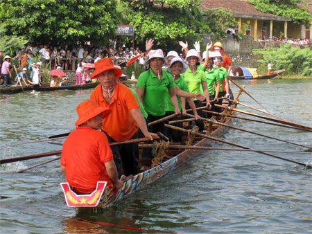 “Dậy sóng” đua thuyền mừng Tết Độc lập - 8