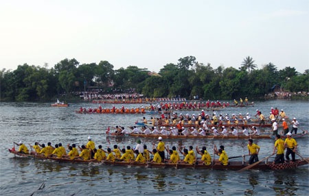 “Dậy sóng” đua thuyền mừng Tết Độc lập - 4