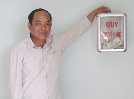 Ông Chỉnh khuyến học - 1 Ông Chỉnh khuyến học - 1