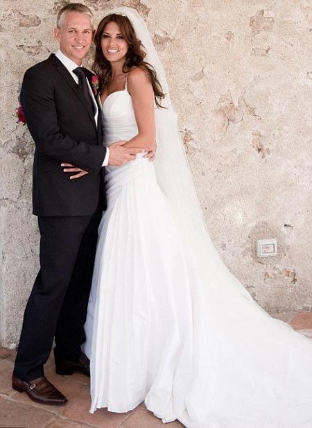 Lineker chính thức cưới người đẹp Danielle Bux - 3 Lineker chính thức cưới người đẹp Danielle Bux - 3