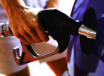 Nhiều cột đồng hồ đo xăng như... có ma - 2