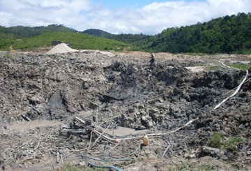 “Thiếc tặc” băm nát thung lũng Đạ Chomo - 2