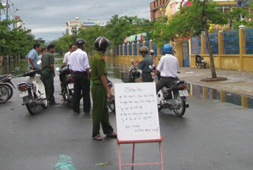 Chưa bao giờ Đà Nẵng ngập cao đến thế - 5 Chưa bao giờ Đà Nẵng ngập cao đến thế - 5