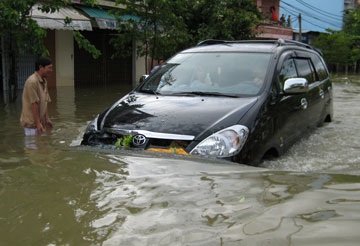 Chưa bao giờ Đà Nẵng ngập cao đến thế - 6 Chưa bao giờ Đà Nẵng ngập cao đến thế - 6