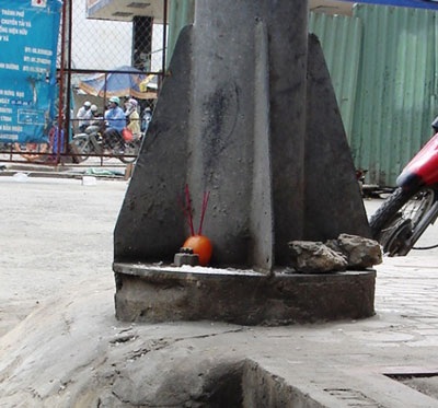 Cột đèn rò điện do nguyên nhân khách quan? - 1 Cột đèn rò điện do nguyên nhân khách quan? - 1