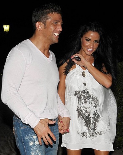 Siêu mẫu “ngực bự” từng bị lạm dụng - 2 Siêu mẫu “ngực bự” từng bị lạm dụng - 2