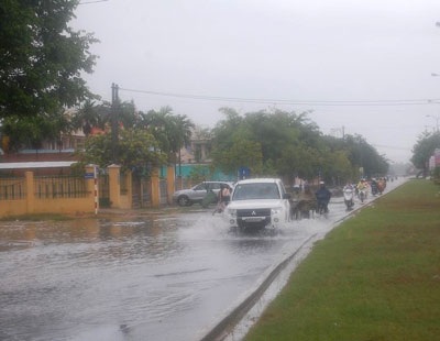 Hàng chục tỷ đồng trôi theo mưa lớn - 1