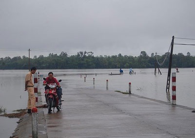 Hàng chục tỷ đồng trôi theo mưa lớn - 4