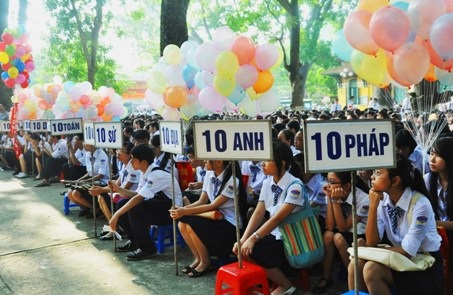 Nữ sinh Chu Văn An xinh xinh trong nắng khai trường - 2 Nữ sinh Chu Văn An xinh xinh trong nắng khai trường - 2