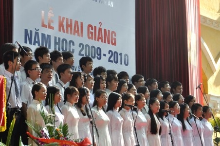 Nữ sinh Chu Văn An xinh xinh trong nắng khai trường - 13 Nữ sinh Chu Văn An xinh xinh trong nắng khai trường - 13