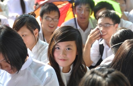 Nữ sinh Chu Văn An xinh xinh trong nắng khai trường - 5 Nữ sinh Chu Văn An xinh xinh trong nắng khai trường - 5