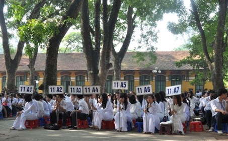 Nữ sinh Chu Văn An xinh xinh trong nắng khai trường - 10 Nữ sinh Chu Văn An xinh xinh trong nắng khai trường - 10