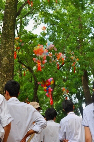 Nữ sinh Chu Văn An xinh xinh trong nắng khai trường - 11 Nữ sinh Chu Văn An xinh xinh trong nắng khai trường - 11
