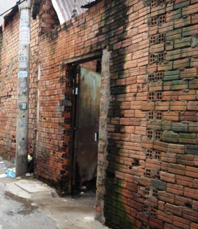 Vụ bé gái 6 tuổi bị hành hạ: Đốt con vì hận vợ cũ - 2