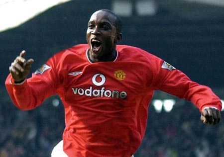 “Sao đen MU” Dwight Yorke tuyên bố giải nghệ - 1