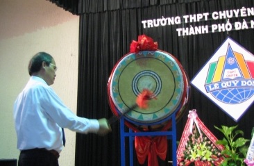 Khai giảng trong màn mưa - 2 Khai giảng trong màn mưa - 2