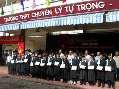 Khai giảng trong màn mưa - 4