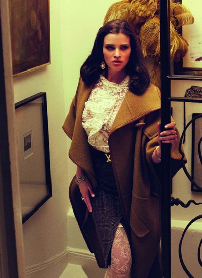 Lara Stone đẹp cổ điển trên Vogue - 4 Lara Stone đẹp cổ điển trên Vogue - 4