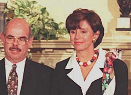 Chủ tịch Hạ viện Mỹ trung thành với tóc ngắn - 1