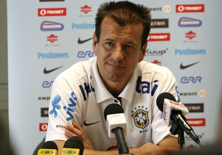 HLV Dunga sung sướng sau khi Brazil đánh gục Argentina - 1 HLV Dunga sung sướng sau khi Brazil đánh gục Argentina - 1