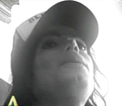 Hình ảnh xúc động về các con Michael Jackson sau tang lễ - 3 Hình ảnh xúc động về các con Michael Jackson sau tang lễ - 3