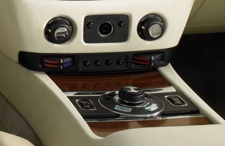 Rolls-Royce chính thức giới thiệu Ghost - 7 Rolls-Royce chính thức giới thiệu Ghost - 7