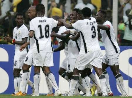 Essien ghi bàn giúp Ghana giành vé dự World Cup - 1